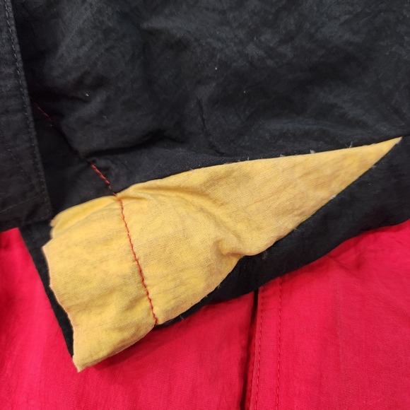 VTG 90s Marlboro Red Country Store Red Down Jacket Coat Logo Patch Size Medium - Picture 10 of 16